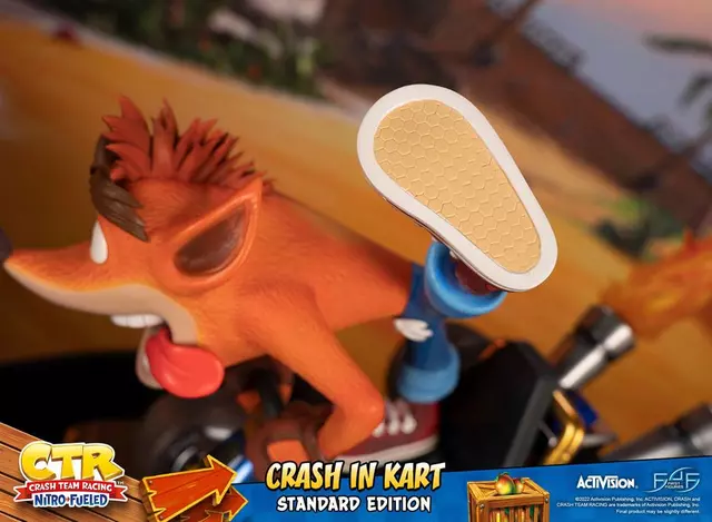 Comprar Figura Crash Team Racing Nitro-Fueled Crash in Kart 31 cm Figuras de Videojuegos Estándar