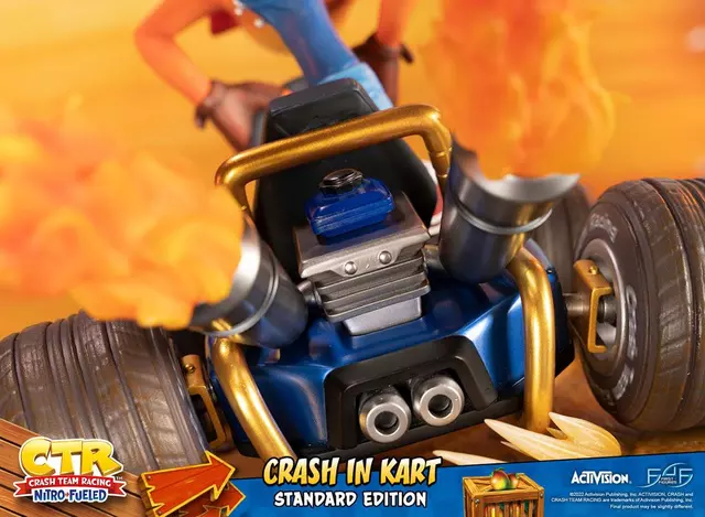 Comprar Figura Crash Team Racing Nitro-Fueled Crash in Kart 31 cm Figuras de Videojuegos Estándar