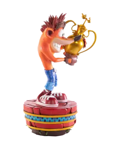 Comprar Figura Crash Estatua Resina Team Racing Nitro-Fueled Crash Winner 46 cm (Standard Edition) Figuras de Videojuegos Estándar