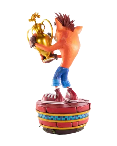 Comprar Figura Crash Estatua Resina Team Racing Nitro-Fueled Crash Winner 46 cm (Standard Edition) Figuras de Videojuegos Estándar