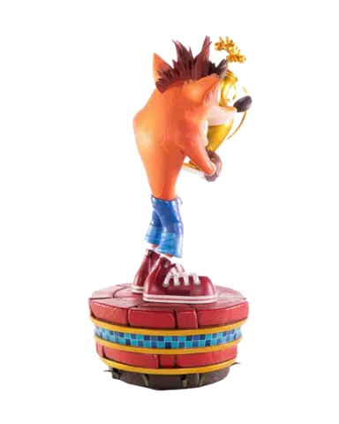 Comprar Figura Crash Estatua Resina Team Racing Nitro-Fueled Crash Winner 46 cm (Standard Edition) Figuras de Videojuegos Estándar