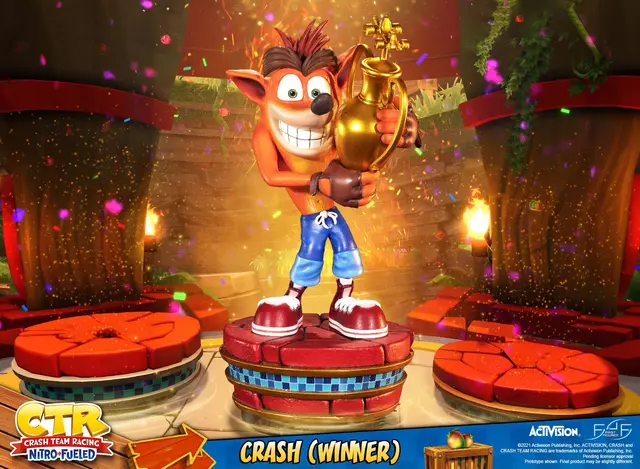 Comprar Figura Crash Estatua Resina Team Racing Nitro-Fueled Crash Winner 46 cm (Standard Edition) Figuras de Videojuegos Estándar screen 1