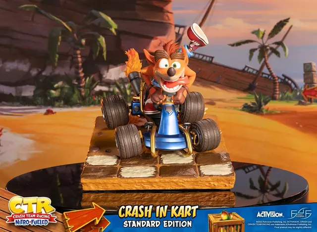 Comprar Figura Crash Team Racing Nitro-Fueled Crash in Kart 31 cm Figuras de Videojuegos Estándar