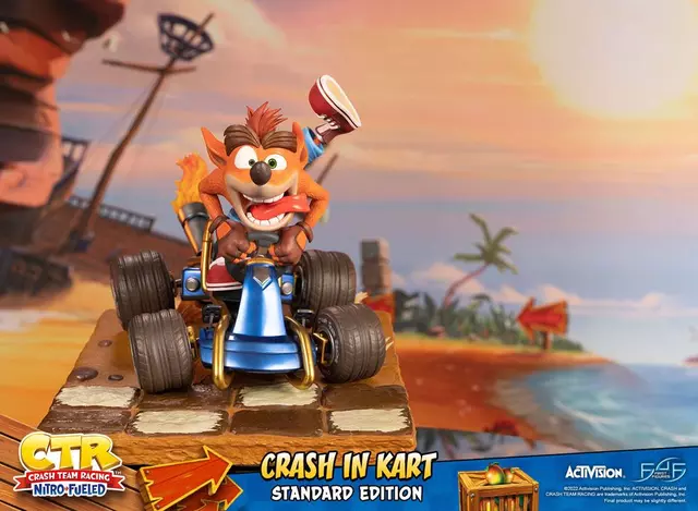 Comprar Figura Crash Team Racing Nitro-Fueled Crash in Kart 31 cm Figuras de Videojuegos Estándar