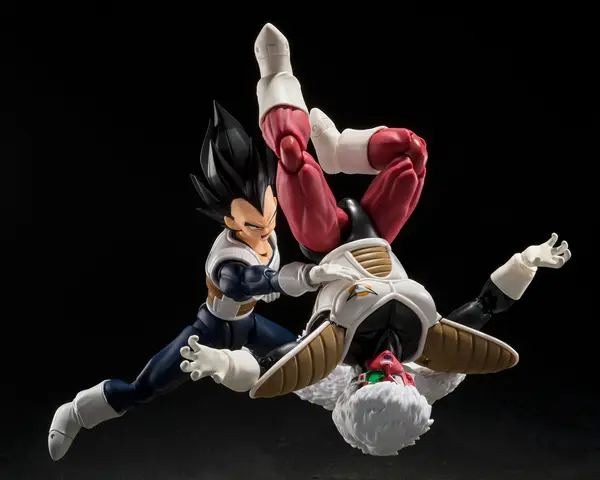 Reservar Figura Vegeta Old Battle Clothes Dragon Ball Z Premium 14 cm Figuras de Videojuegos Estándar
